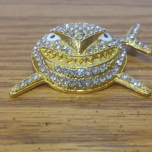 Iced Out shark pendant - Picture 3 of 4